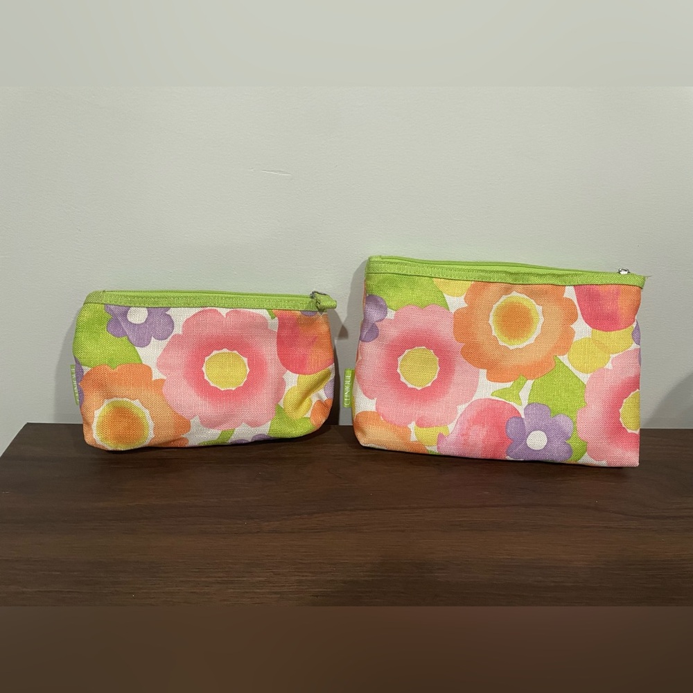 {Clinique} Pair of 2 floral cosmetic bags - Picture 3 of 6